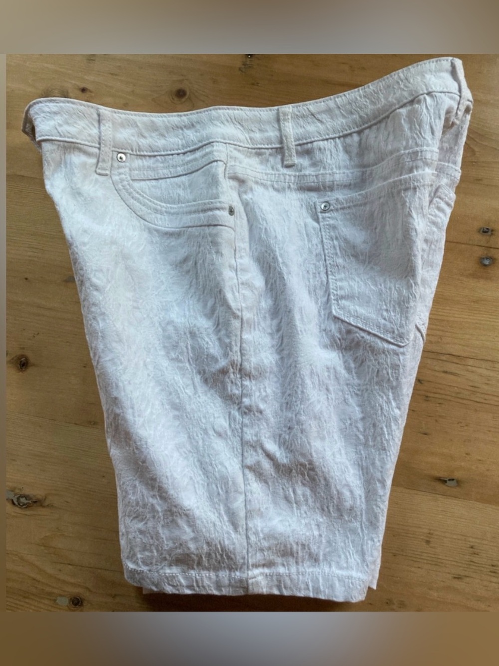 Simply Vera Vera Wang White Damask Stretch Bermuda Shorts Size 8 EUC